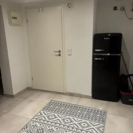 Gemuetliche Kellerwohnung, Eigenes Bad & Kueche لينفلدن اشتردين