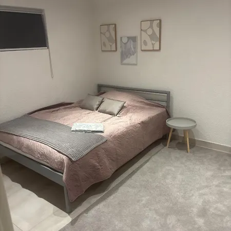 Gemuetliche Kellerwohnung, Eigenes Bad & Kueche *