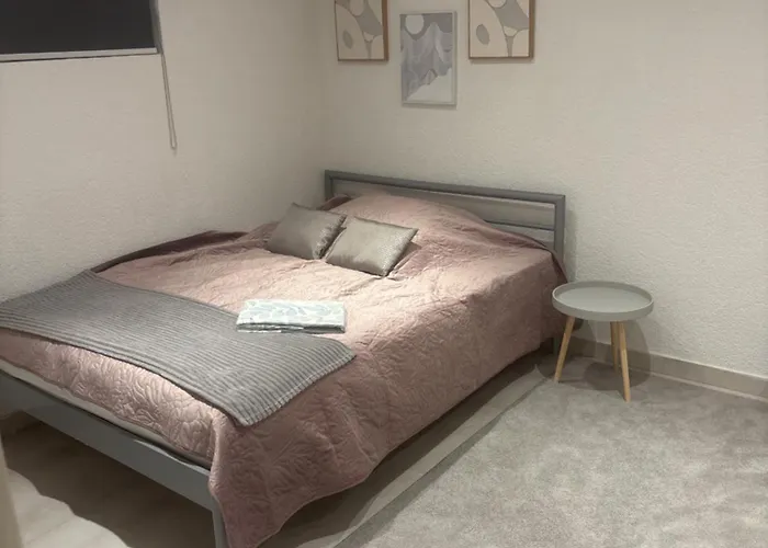 Gemuetliche Kellerwohnung, Eigenes Bad & Kueche *